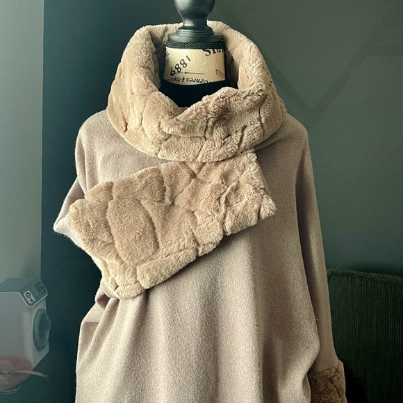 JOSEPH RIBKOFF NUDE COLOR SIZE 2 COWL LONGSLEEVES - Picture 2 of 7